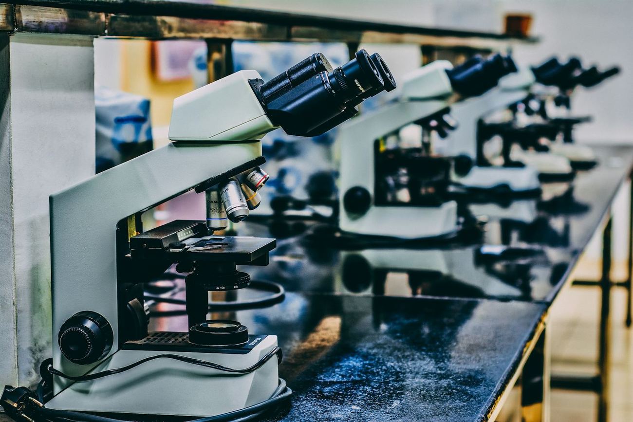 Analytical instrumentation in a laboratory